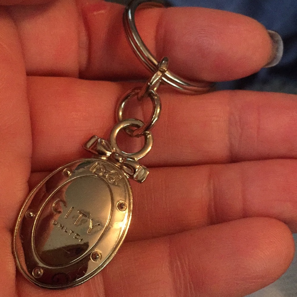 City unltd. Keychain - Picture 3 of 4